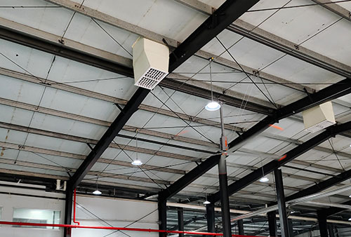 工廠車間專用通風(fēng)降溫吊扇：大風(fēng)量低噪節(jié)能型工業(yè)級解決方案