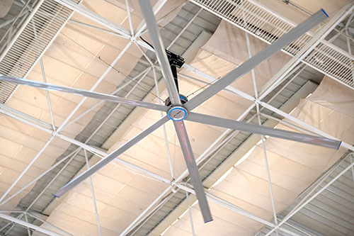 你知道工業(yè)車間內(nèi)有直徑在7.3米長的工業(yè)大吊扇嗎？