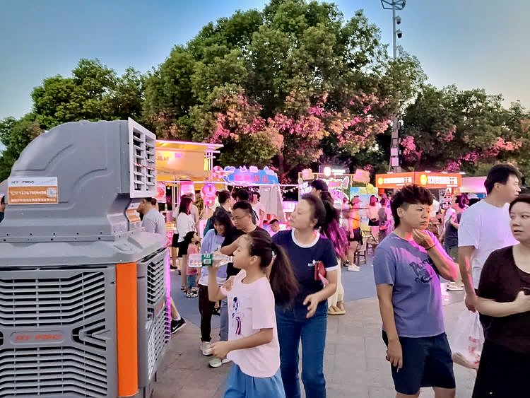 瑞泰風助力武漢第50屆渡江節，清涼與激情共綻！